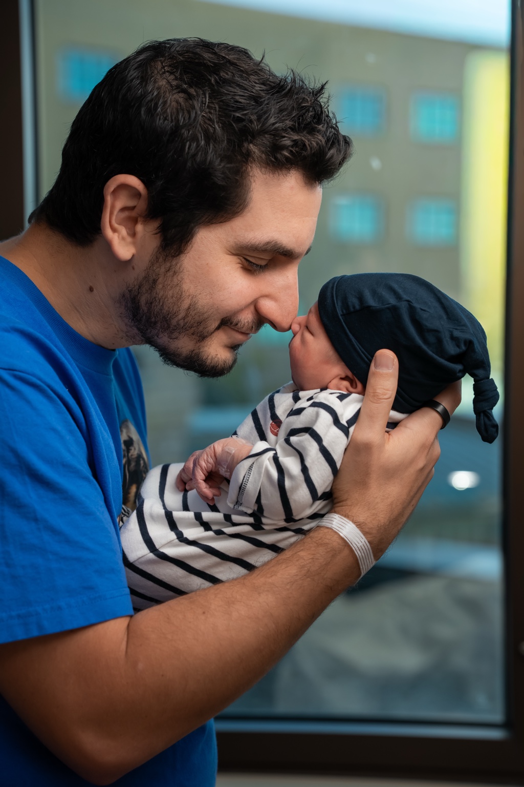 Steven kissing Eden Mousani Cohen